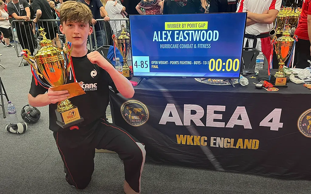 Упал после боя и умер. Что случилось с 15-летней восходящей звездой кикбоксинга?