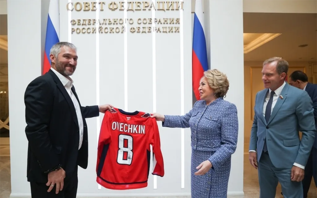 Александр_Овечкин_и_Валентина_Матвиенко,_РИА_Новости.webp