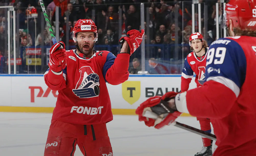 Огненный Радулов «съел» СКА. Звёздный форвард «Локомотива» в одного обыграл петербуржцев