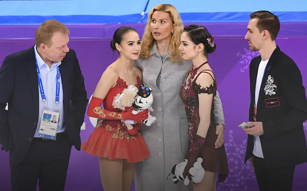 «Тренер – не альтруист». Авербух объяснил роль Тутберидзе в дуэли Загитовой и Медведевой