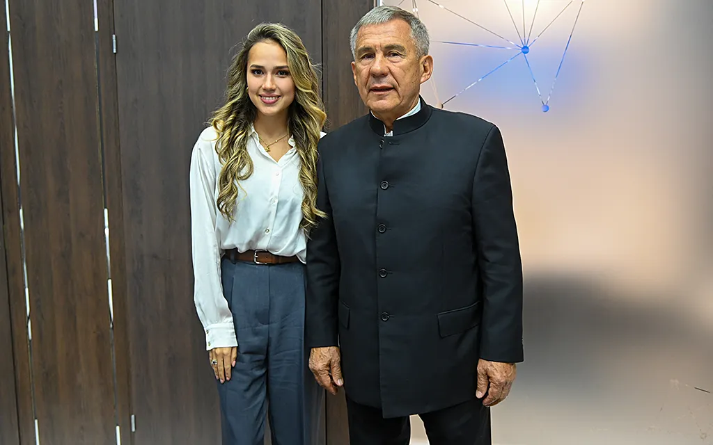Алина_Загитова,_Рустам_Минниханов,_Раис_Республики_Татарстан.webp
