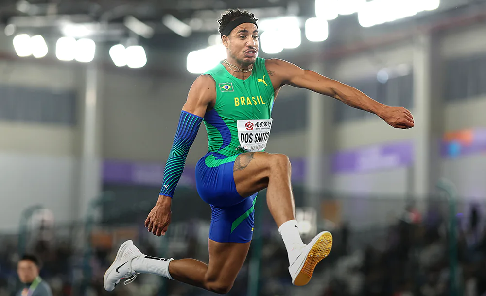 Бразильского прыгуна лишили медали ЧМ. Во всём виноваты судьи и кроссовки