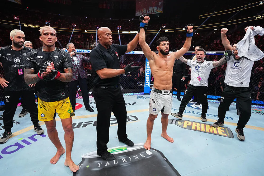 Царукян-Оливейра, фото UFC 1.webp