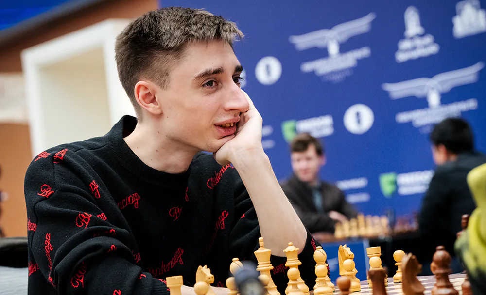 Даниил Дубов. Фото ФИДЕ.webp