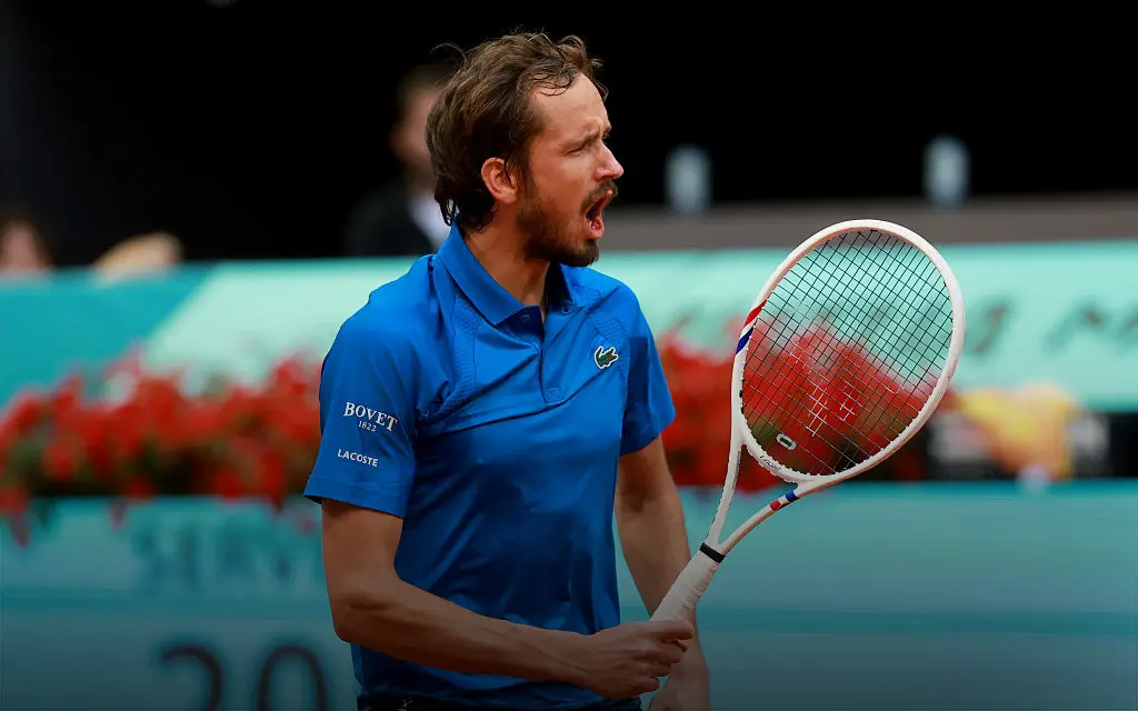 Ровно два года без трофеев. Римское приключение Медведева закончилось на итальянце