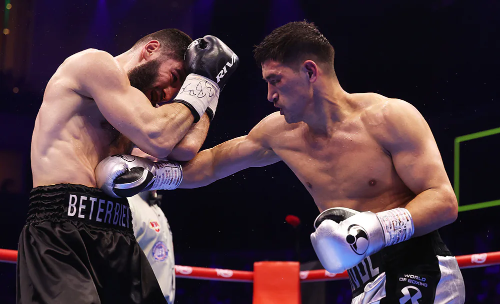 Дмитрий_Бивол_и_Артур_Бетербиев_Фото_Getty_Images (1).webp