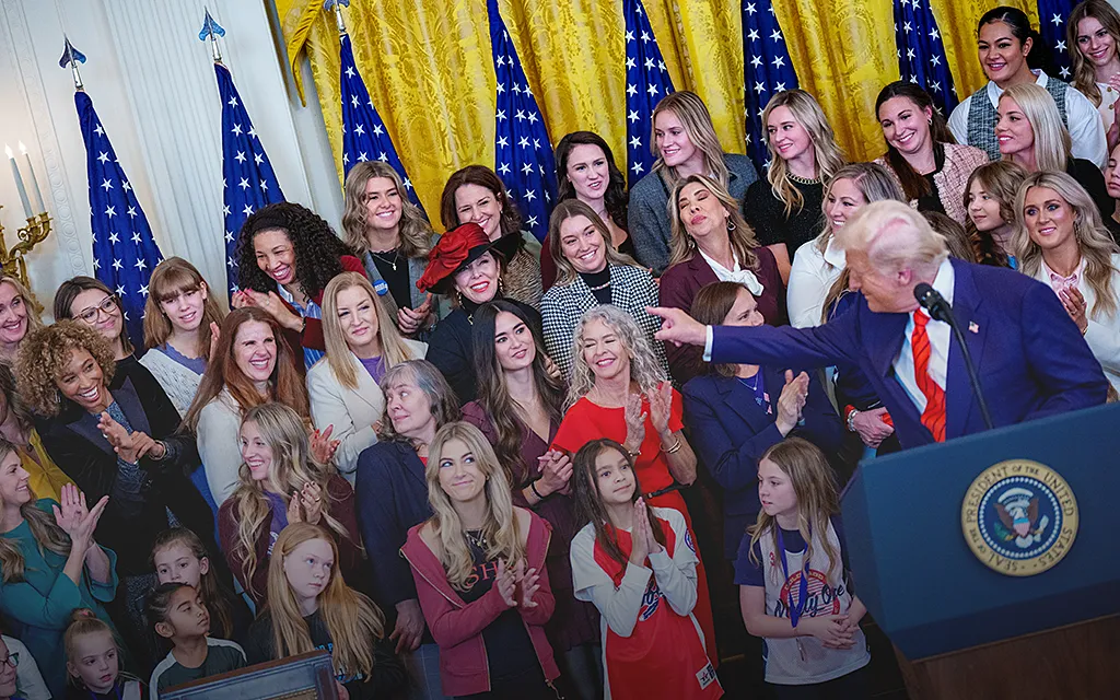 Трамп изгнал трансгендеров* из спорта. Олимпиада-2028 для них закрыта