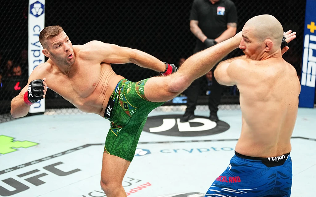 Дрикус_дю_Плесси_и_Шон_Стрикленд,_фото_UFC.webp