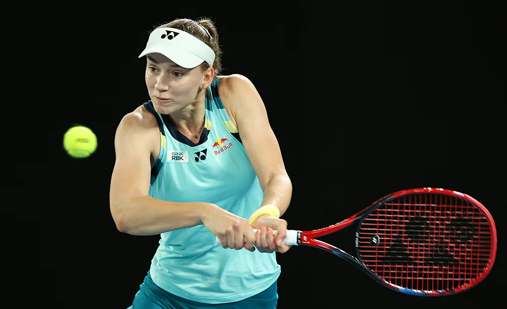 Рыбакина проиграла Циньвэнь на Итоговом турнире WTA