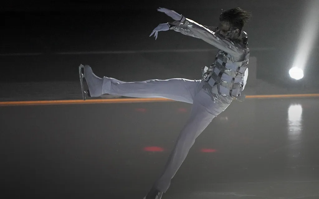 Ударился головой об лёд и упал на зрителей. Это могло стать концом карьеры звезды России