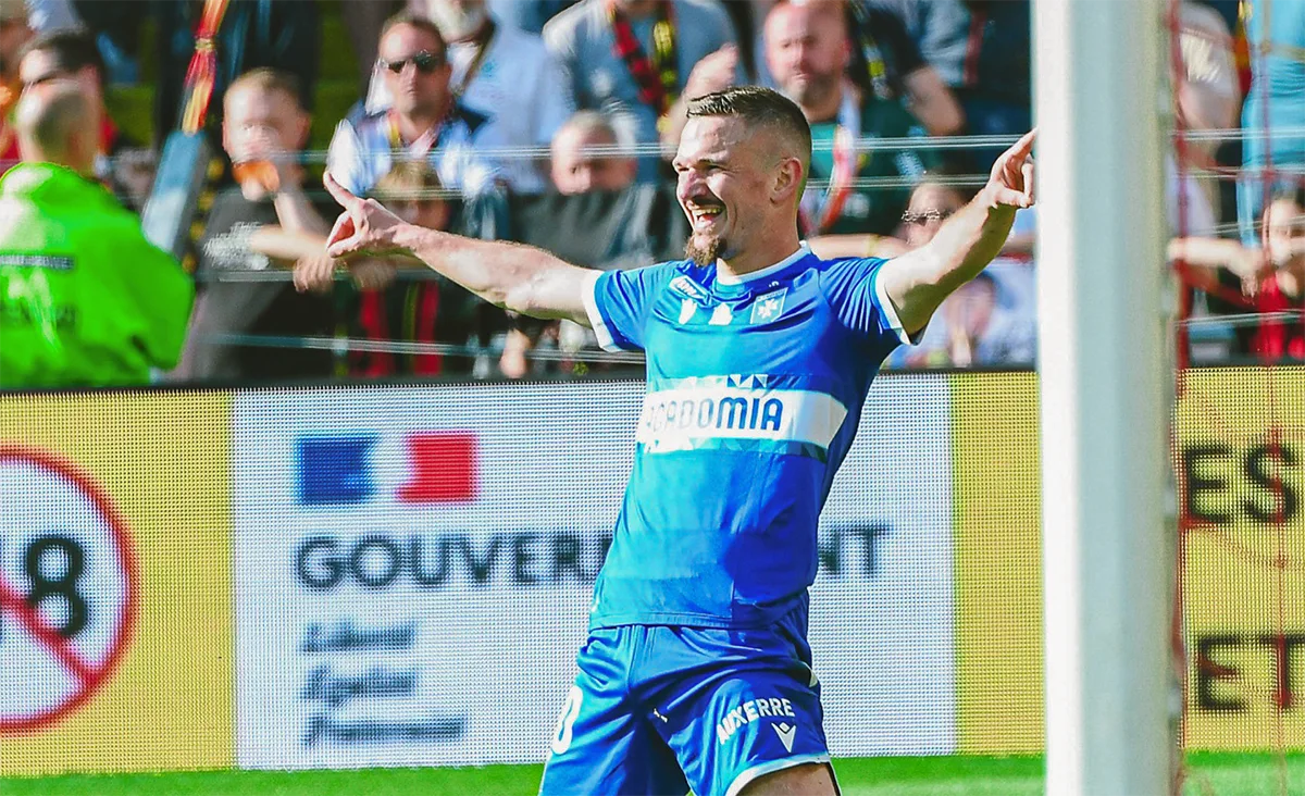 Гаэтан Перрен Фото ФК Осер 00002.webp