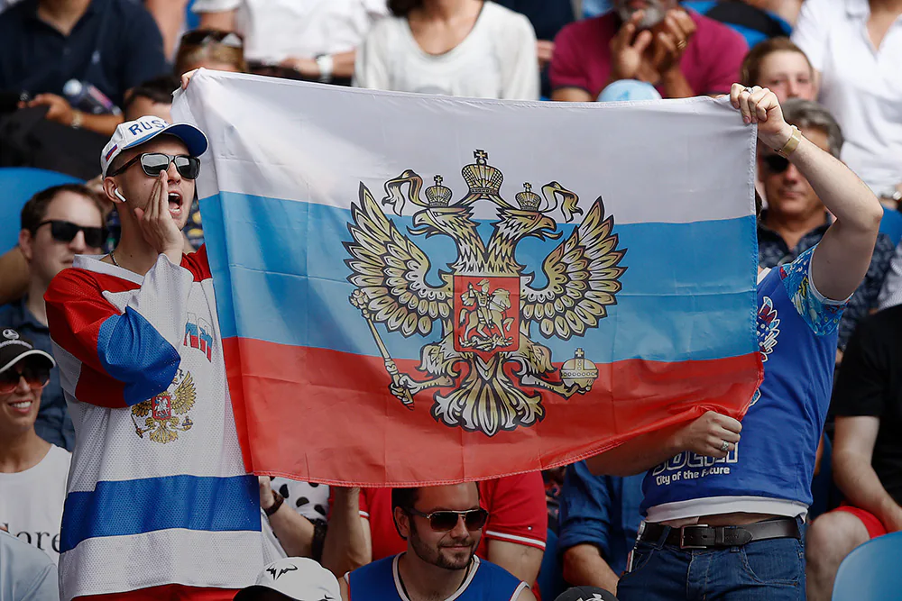 На Australian Open запретили российский флаг. Украинские фанаты 14 раз вызывали полицию
