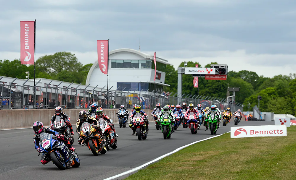 Гонка British Supersport. Фото British Superbikes.webp