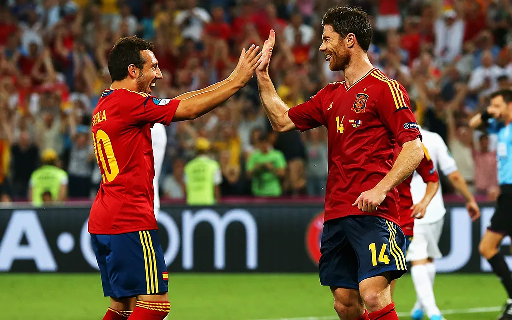 Хаби_Алонсо,_Испания_Франция,_Евро_2012,_Getty_Images3.webp