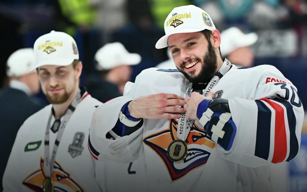 Ещё дома есть дела. В НХЛ подписали звёздного россиянина, но им придётся подождать