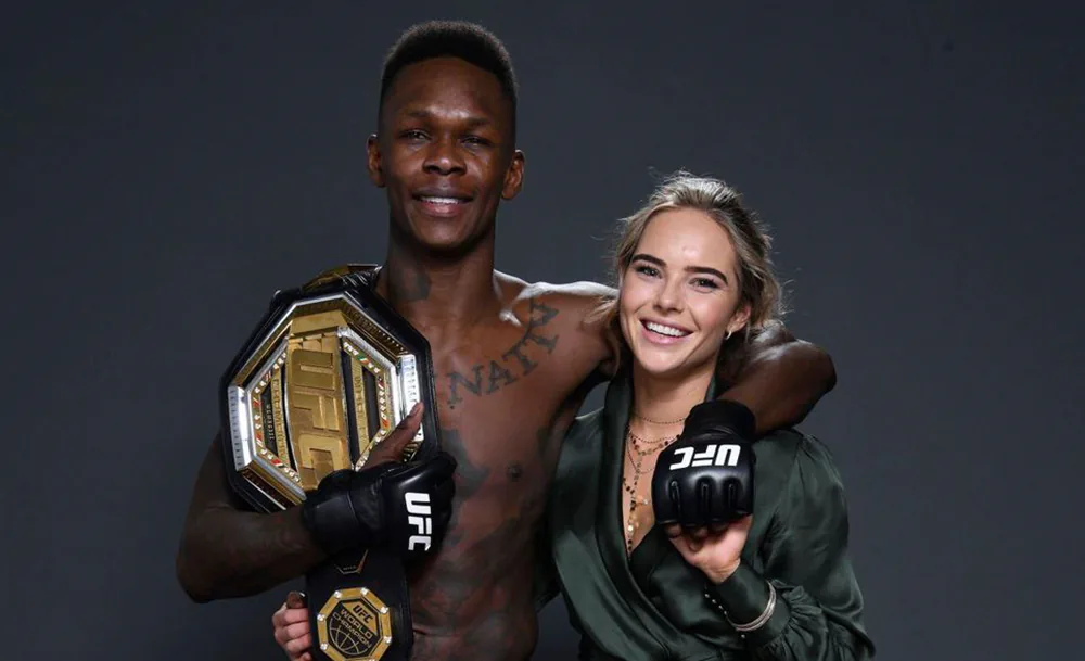Исраэль_Адесанья_и_Шарлотта_Паудрелл_Фото_UFC.webp