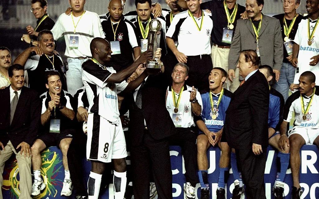 Коринтианс_обладатель_Межконтинентального_кубка_2000,_Getty_Images.webp