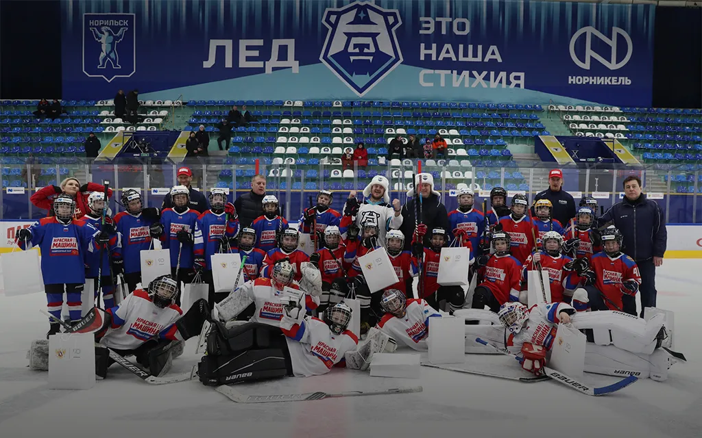 «Красная машина» не глохнет даже в Заполярье. Юные хоккеисты закаляются в вечной мерзлоте