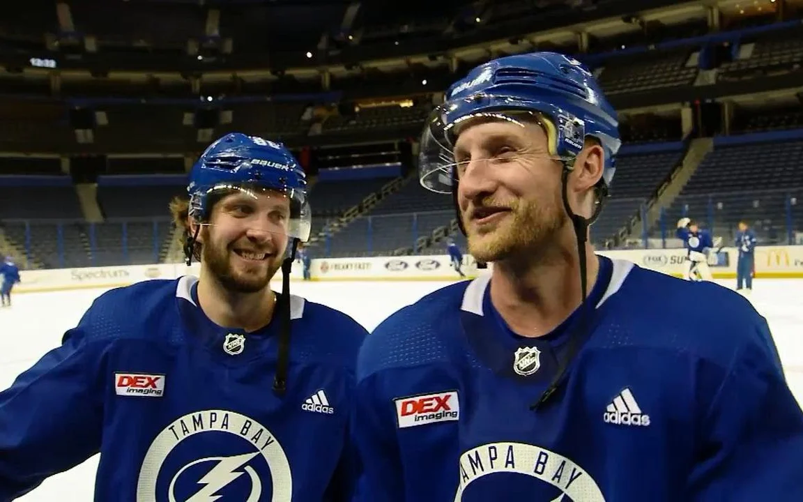 Кучеров и Стэмкос НХЛ.webp