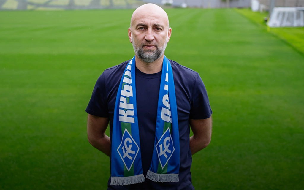 Лучший тренер в истории сборной Казахстана. Кто пришёл спасать «Крылья Советов»