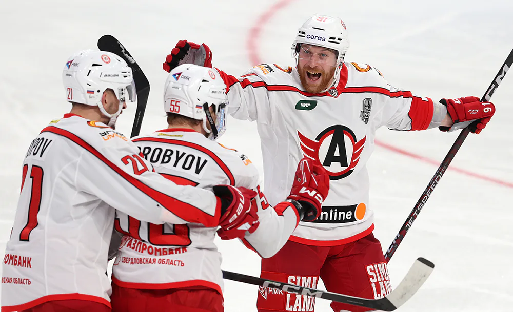 Макеев_Юрий Кузьмин-photo.khl.ru.webp