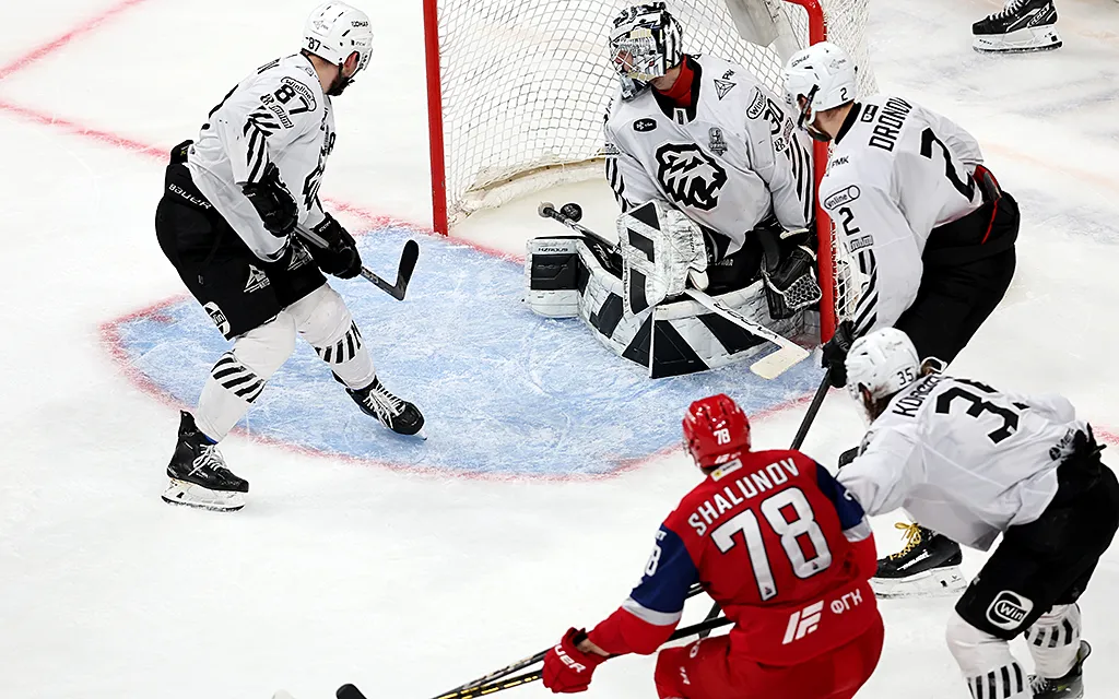 Максим_Шалунов,_Владимир_Беззубов_photo_khl_ru.webp