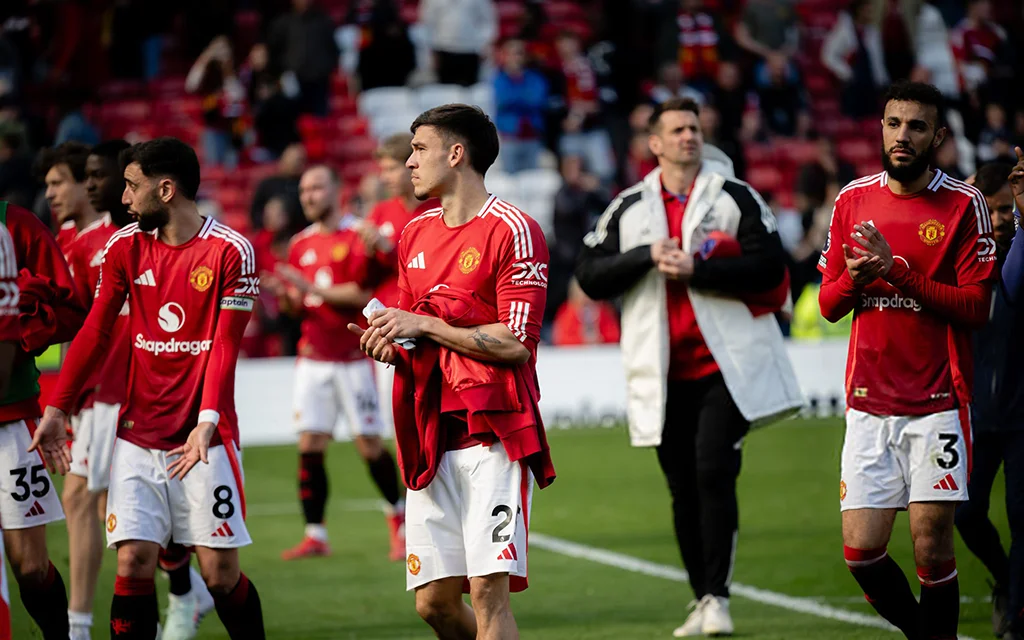 В Манчестере праздник. Фанаты счастливы, что «Юнайтед» сохранил прописку в АПЛ