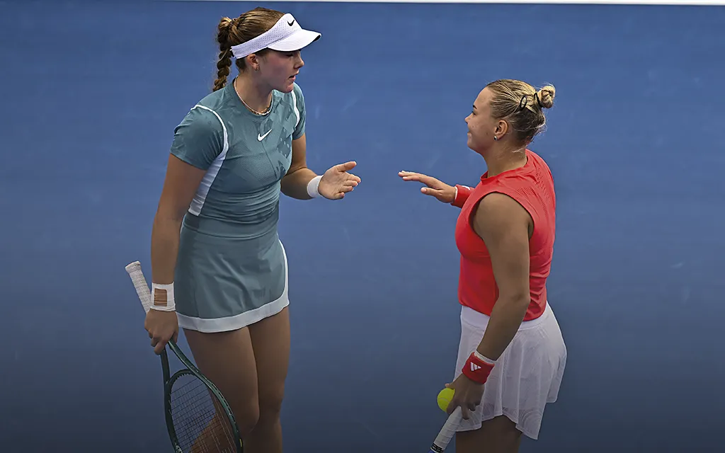 Диана играла на нервах, Мирра решала проблемы. Русские красавицы пробились в финал Майами