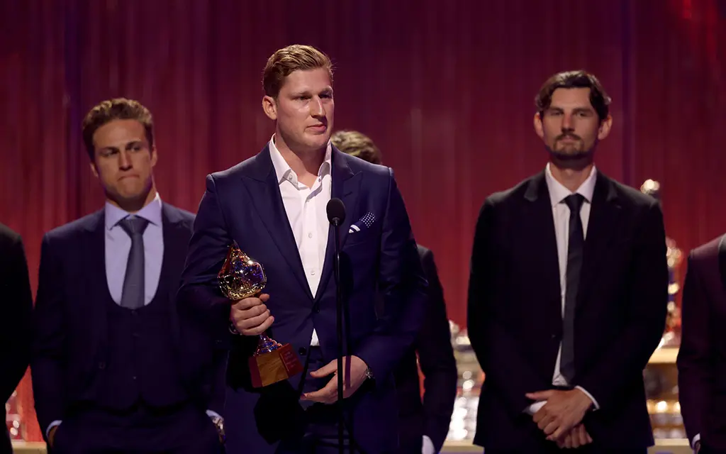 Nathan MacKinnon.webp