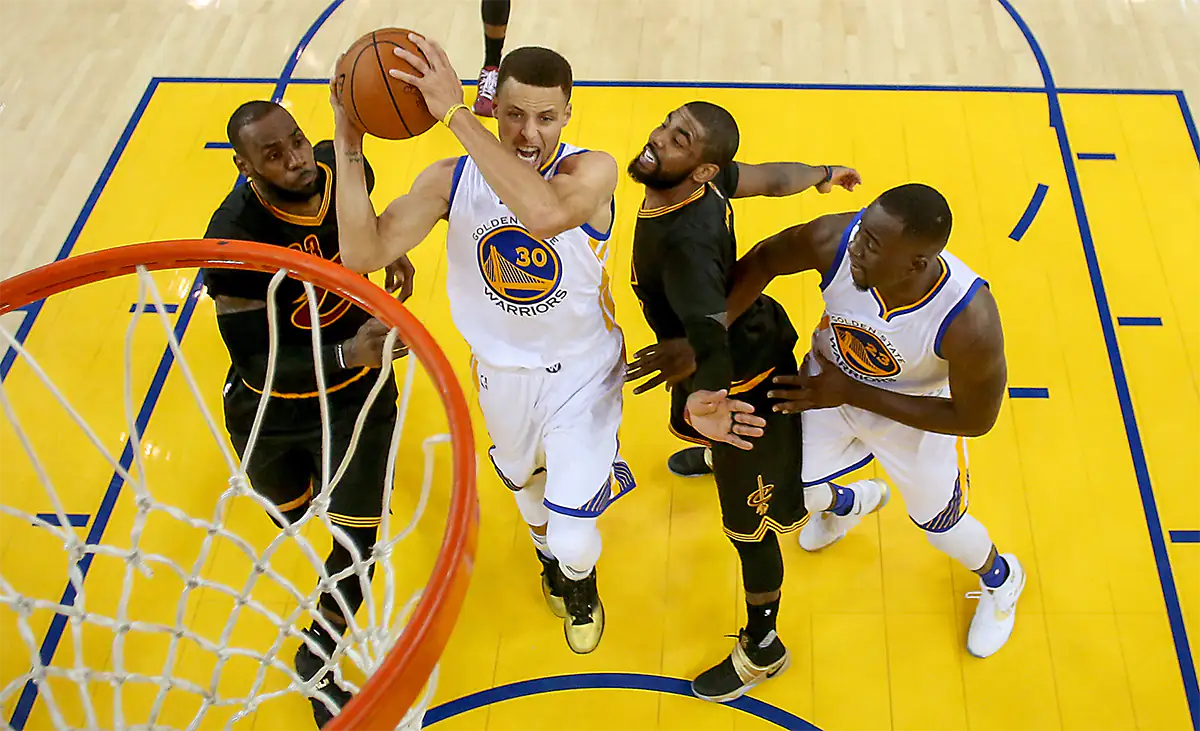 Stephen_Curry_LeBron_James_2016_NBA_Finals_Фото_Getty_Images_00000.webp