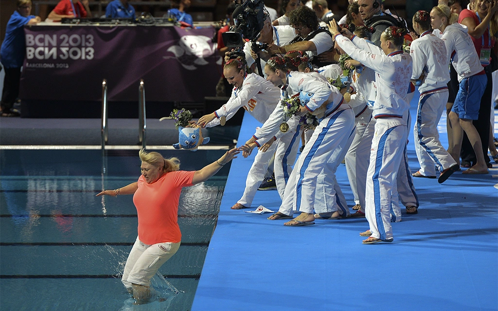 Татьяна_Покровская_и_команда_России_по_синхронному_плаванию,_Барселона.webp