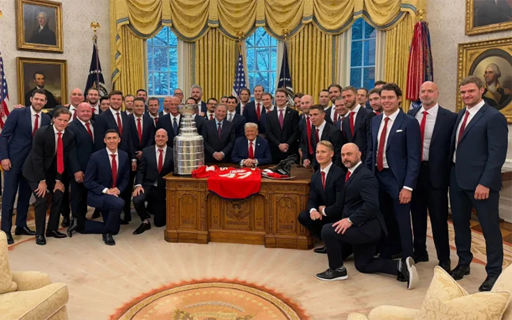 Трамп и Бобровский, фото NHL.webp