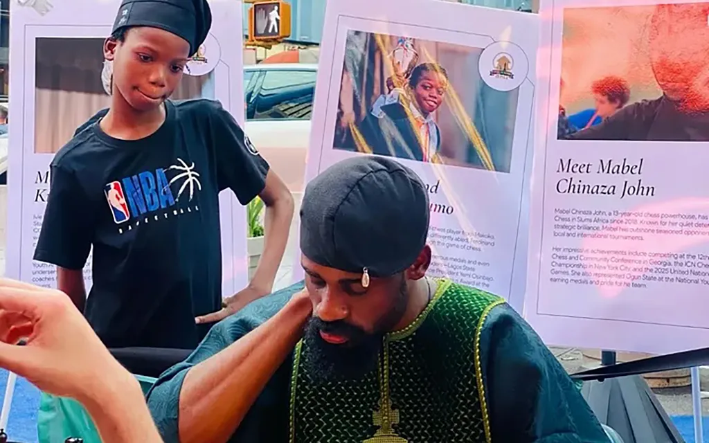 Тунде Онакойя, Chess In Slums Africa5.webp