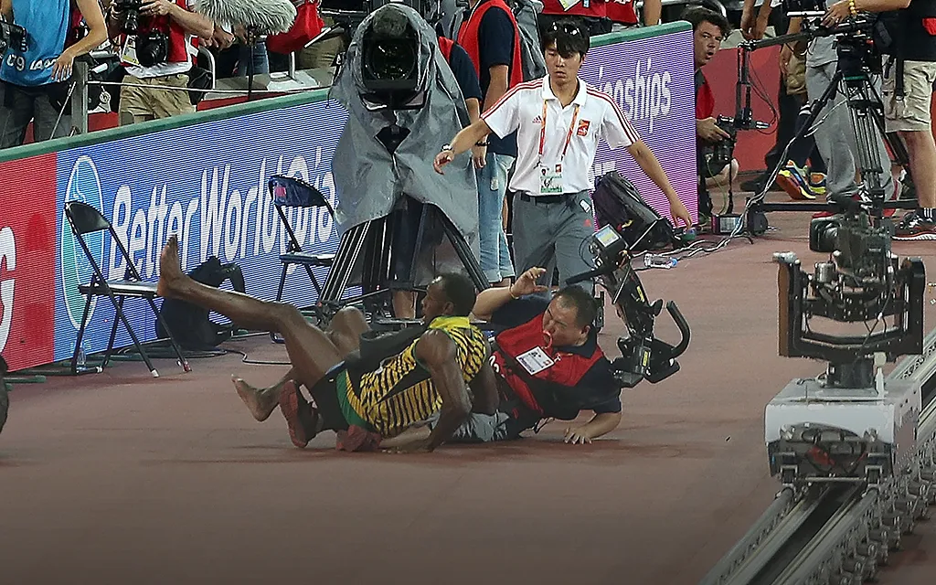 «Они пытались меня убить». Легенда лёгкой атлетики попал в ДТП прямо на дорожке