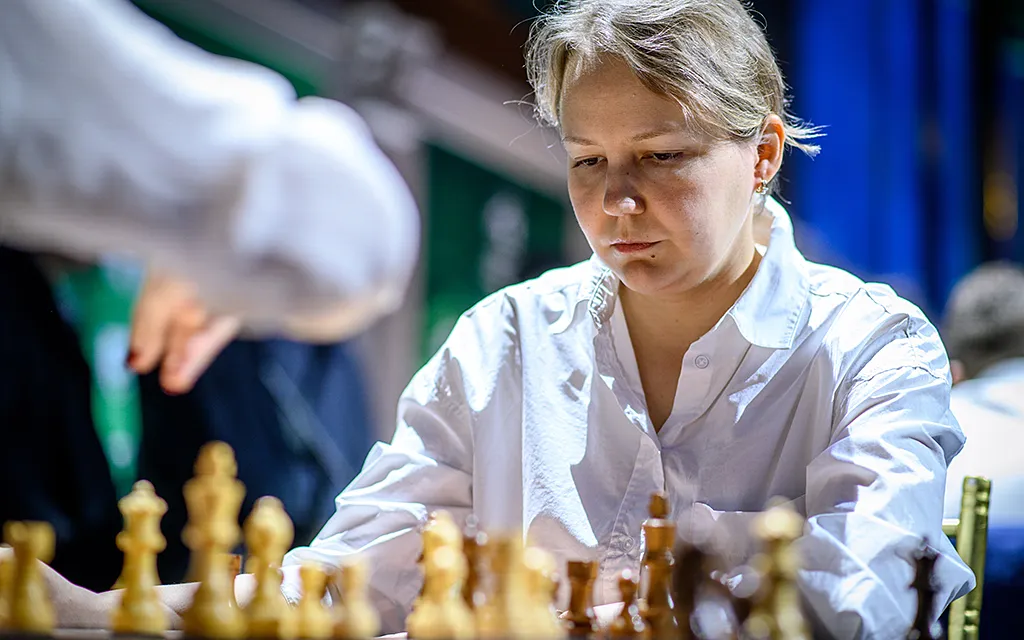 Валенитна Гунина, FIDE.webp