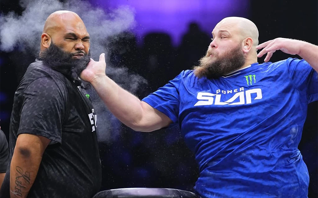 Василий_Камоцкий_и_Лайн_Вернс,_фото_UFC.webp