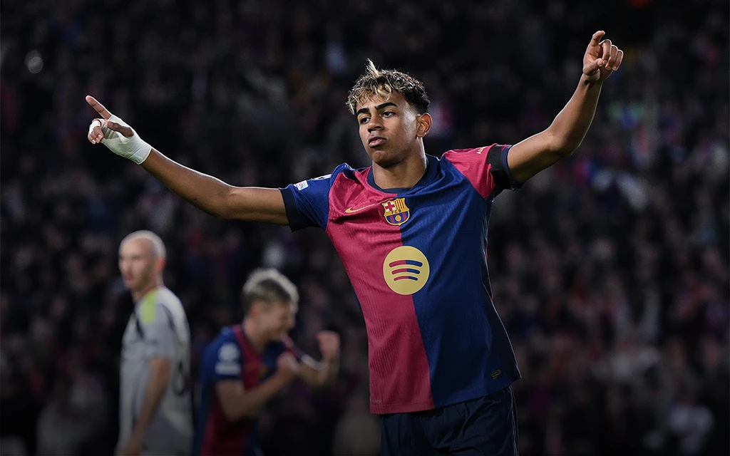 Не грози юному Ямалю. 17-летний вундеркинд переписывает книгу рекордов Лиги чемпионов