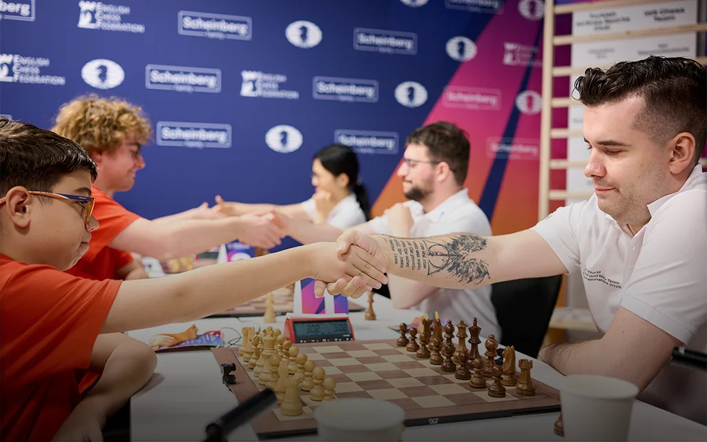 Ян Непомнящий, ФИДЕ.webp