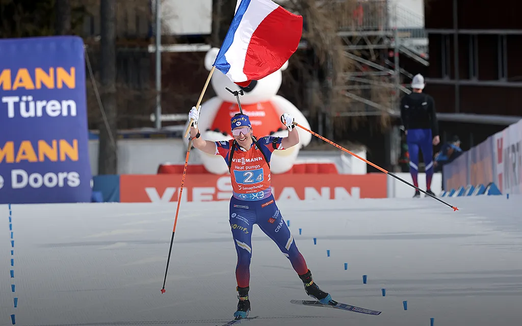 На эстафету вышли только француженки. Остальные гонку ЧМ «завершили» уже на первом круге