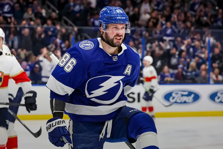 Кучеров ещё может спасти сезон. НХЛ объявила шорт-лист на «Харт Трофи»