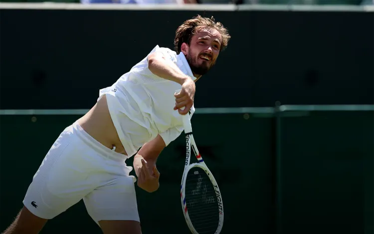 Так и не вышел из спячки. Медведев вылетает в первом раунде на втором «Шлеме» подряд