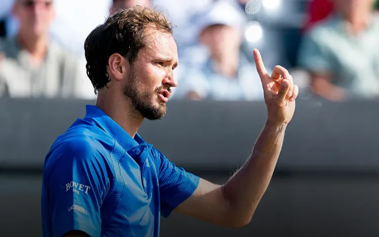 Медведев просыпается. Даня обыграл немца и заставил замолчать трибуны