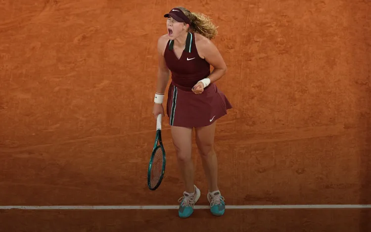 Мирру «душили» судья и французы. У юной россиянки есть шанс вернуть должок в Париже