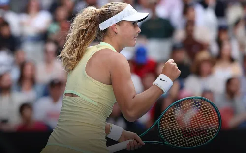 Судейский конфуз не помешал Мирре победить. Андреева дожала Аванесян в российском дерби