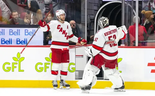Отразил буллит и взбесил соперников. Кочетков спас важную победу для «Каролины»
