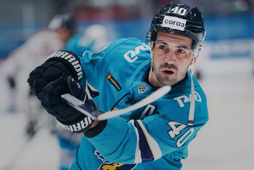 Кнопочный телефон и одиночество. Как звезде КХЛ удалось победить страшную зависимость