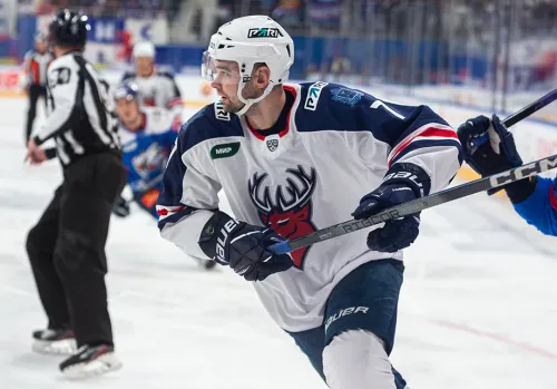 «Надо играть 82 матча, как в НХЛ». Лучший форвард «Торпедо» выступает за зрелище