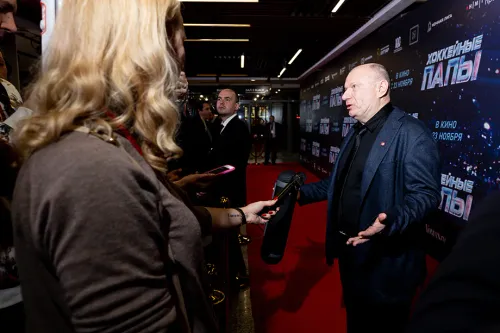 «Хоккейные папы» вышли на лёд и в кинопрокат. История о борьбе за будущее детей