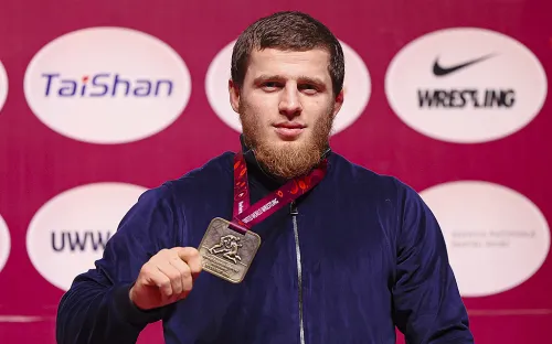 Второе золото. Российский борец выиграл финал нейтральных атлетов