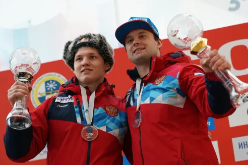 Взяли микрофон и спели гимн России. Спортсмены сборной зажгли на чемпионате Европы